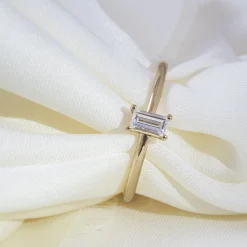 Anillo Baguette Diamante invertido