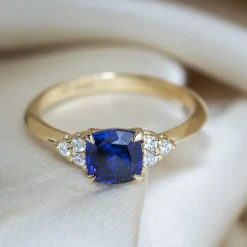 Anillo Ángela