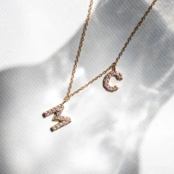 Gargantilla Dos Letras Diamantes Mini